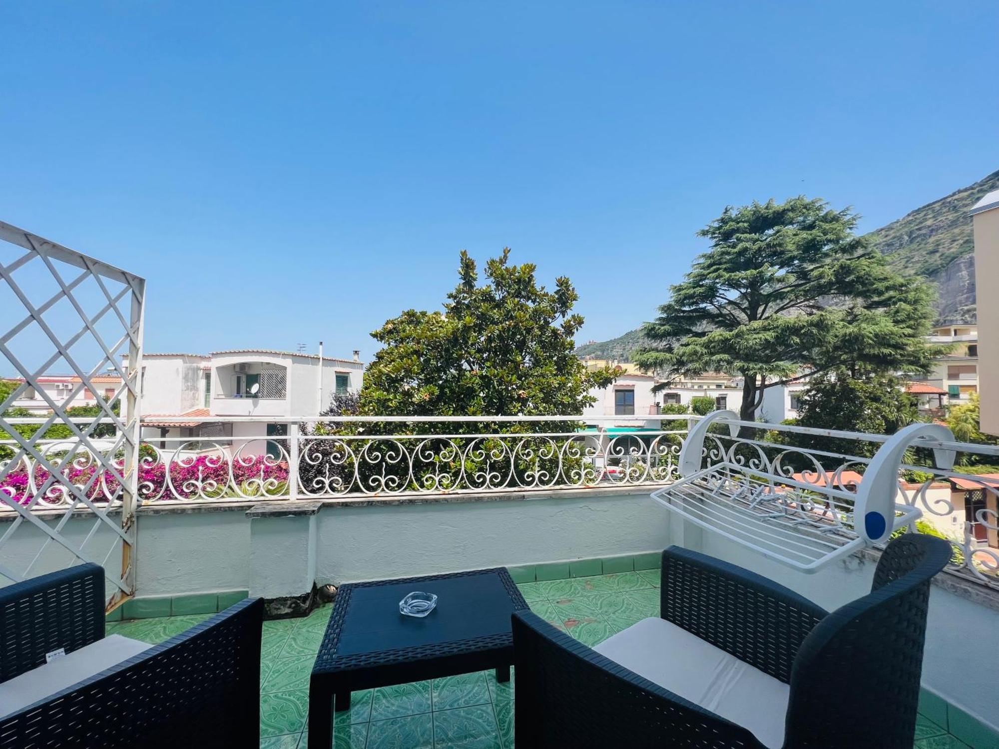 Yourhome - Villa Sorrento Мета Екстериор снимка